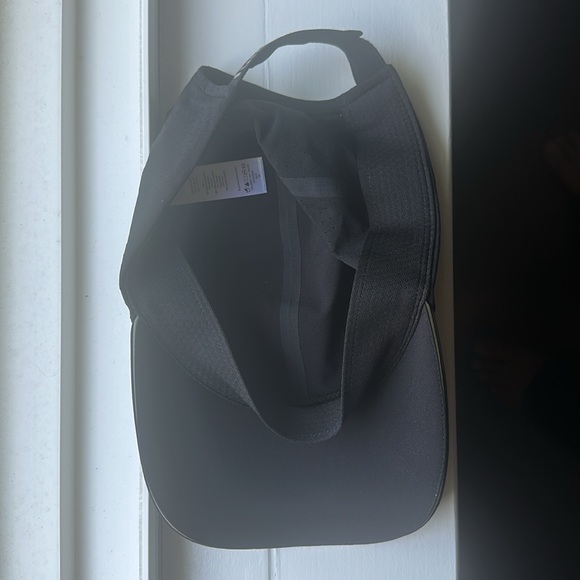 *****SOLD***** NWOT Black Lululemon Running Free Baseball Cap - Picture 6 of 7